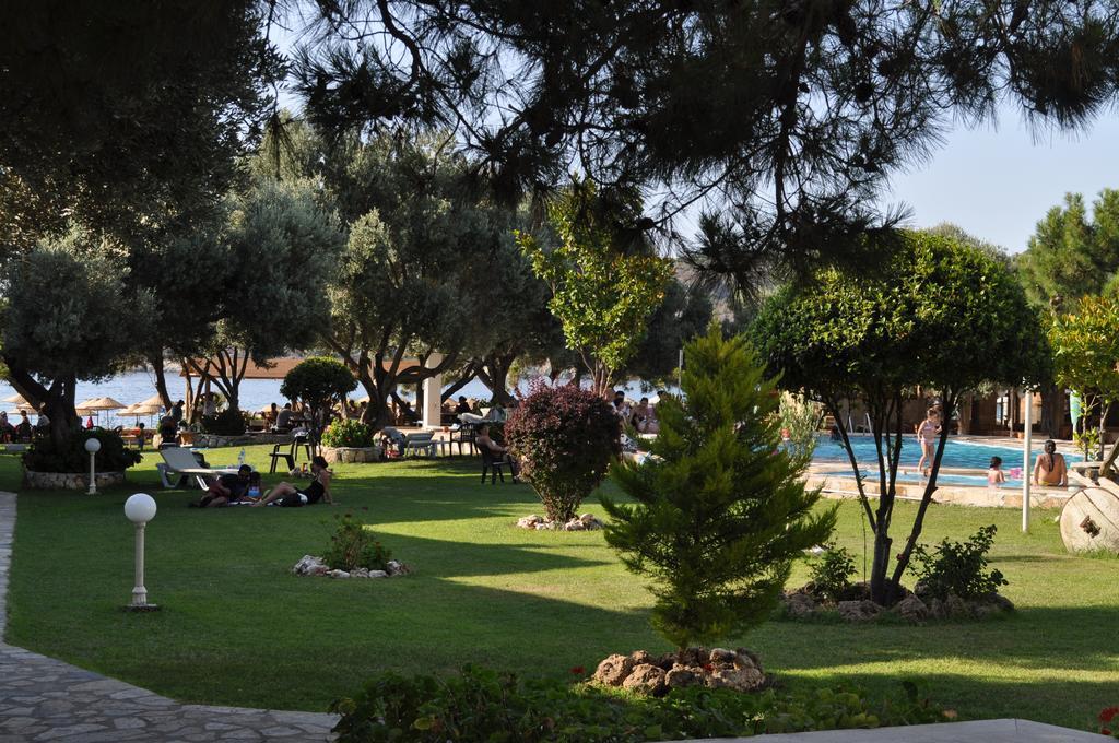Club Mackerel Holiday Village Foça Eksteriør bilde